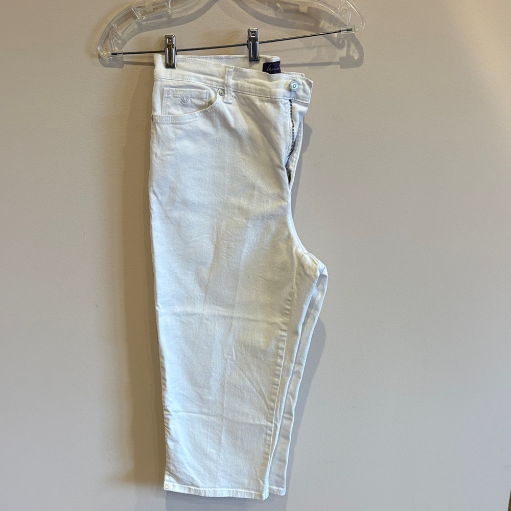 Gloria Vanderbilt White Capris